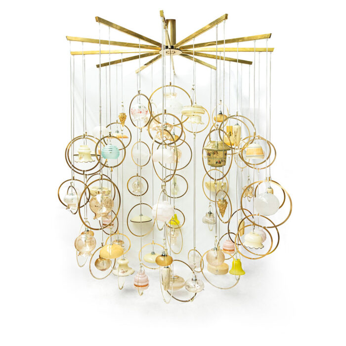 This post is also available in: NL 01_Old_Lampshade_chandelier_front01