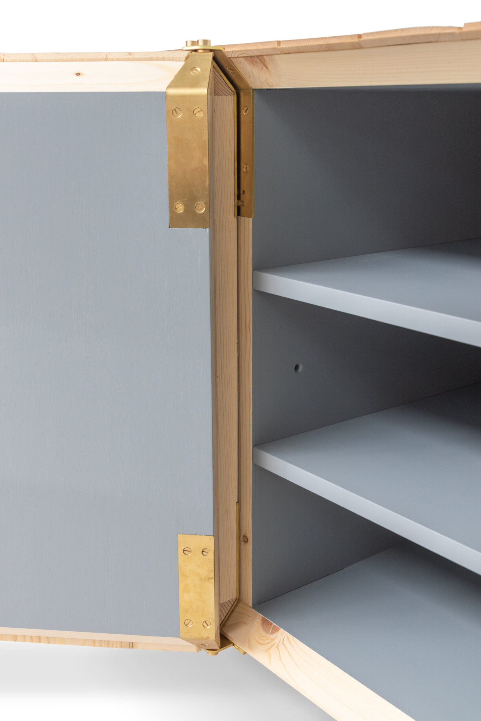 This post is also available in: NL 250894_Scrapwood_tile_cabinet-10