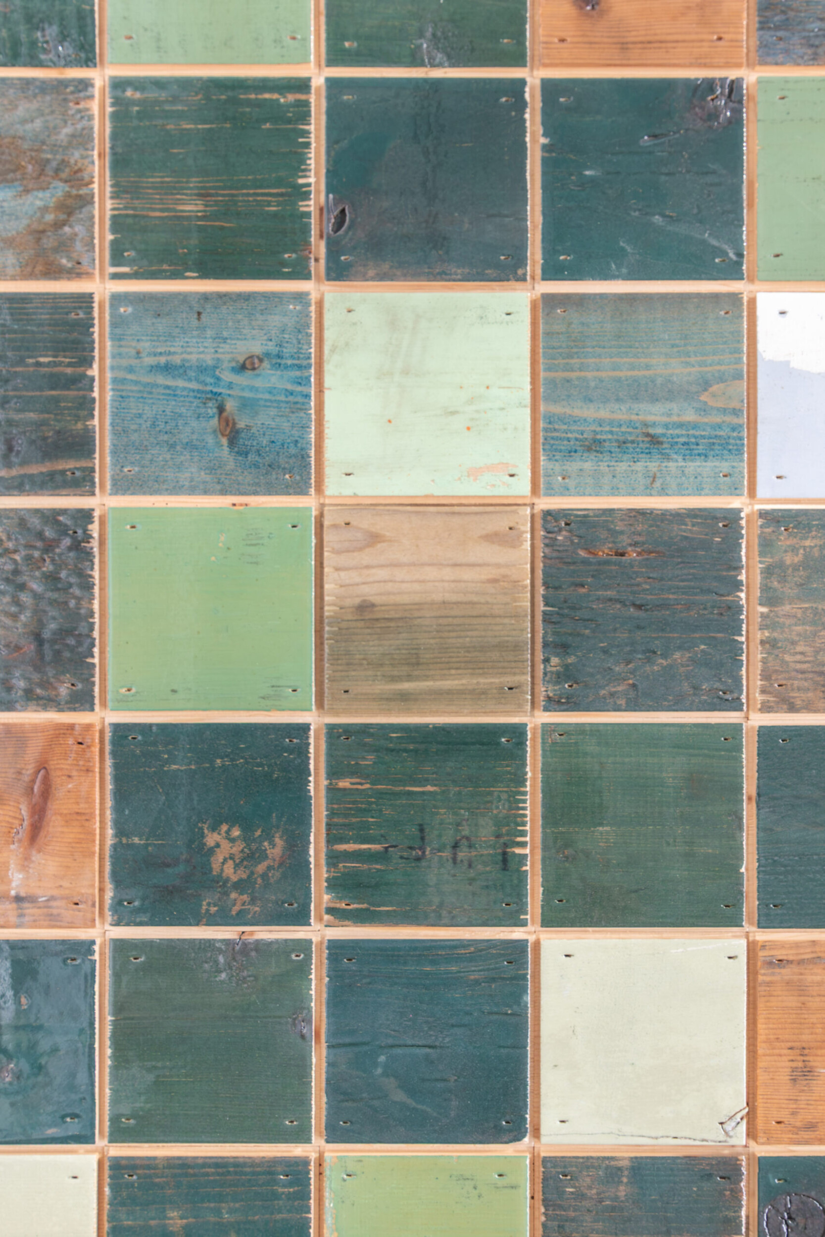 This post is also available in: NL 250894_Scrapwood_tile_cabinet-18
