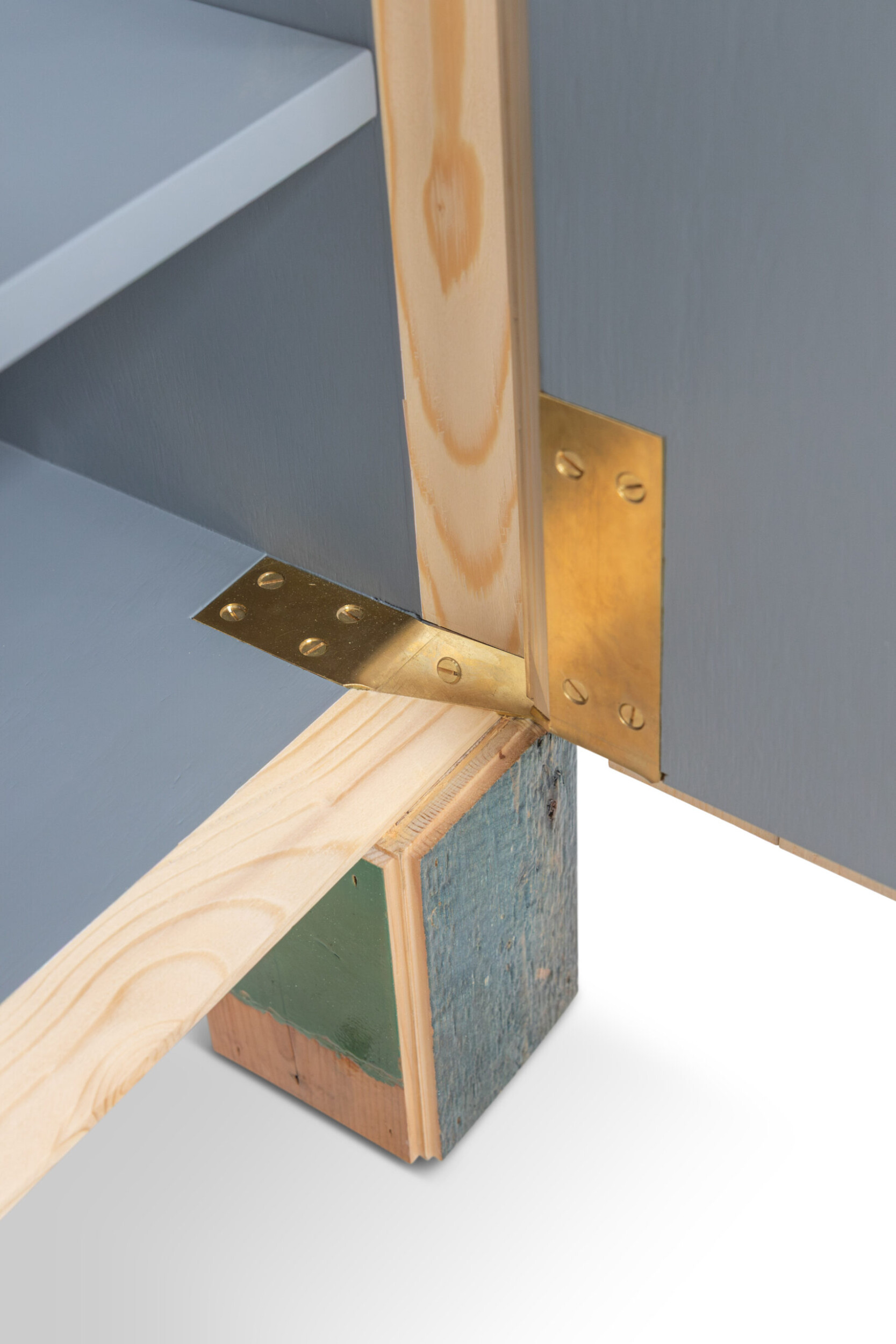 This post is also available in: NL 250894_Scrapwood_tile_cabinet-9